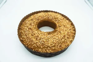 Ciambellone Vegano con Granella di Nocciole Senza Glutine Lato